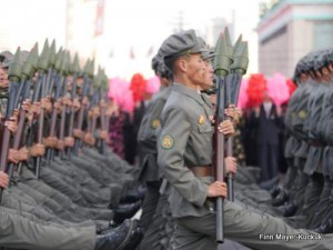 Soldaten mit Panzerfäustern auf der Militärparade in Pjöngjang.